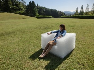 PlaRain ISU-TEN プラレイン　イス展　新素材の椅子　屋外　椅子　写真２Cloud fit